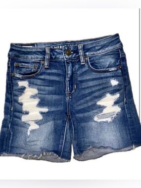 👖👟 AMERICAN EAGLE Midi Distressed Denim‎ Shorts Raw Hem Size 2